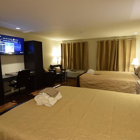 The Lion Inn & Suites Chetwynd Esterno foto