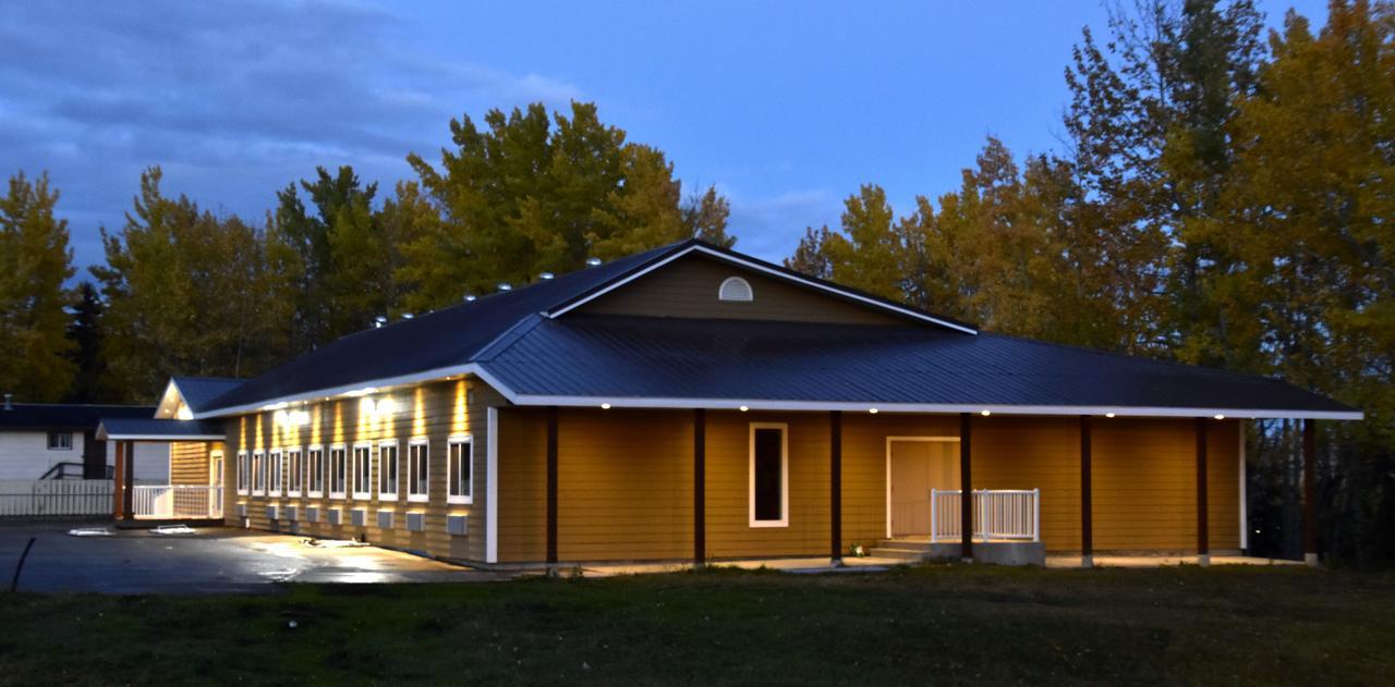 The Lion Inn & Suites Chetwynd Esterno foto